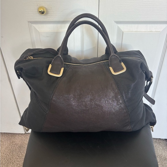 Elegant Black and Brown Leather Weekender - Picture 2 of 2
